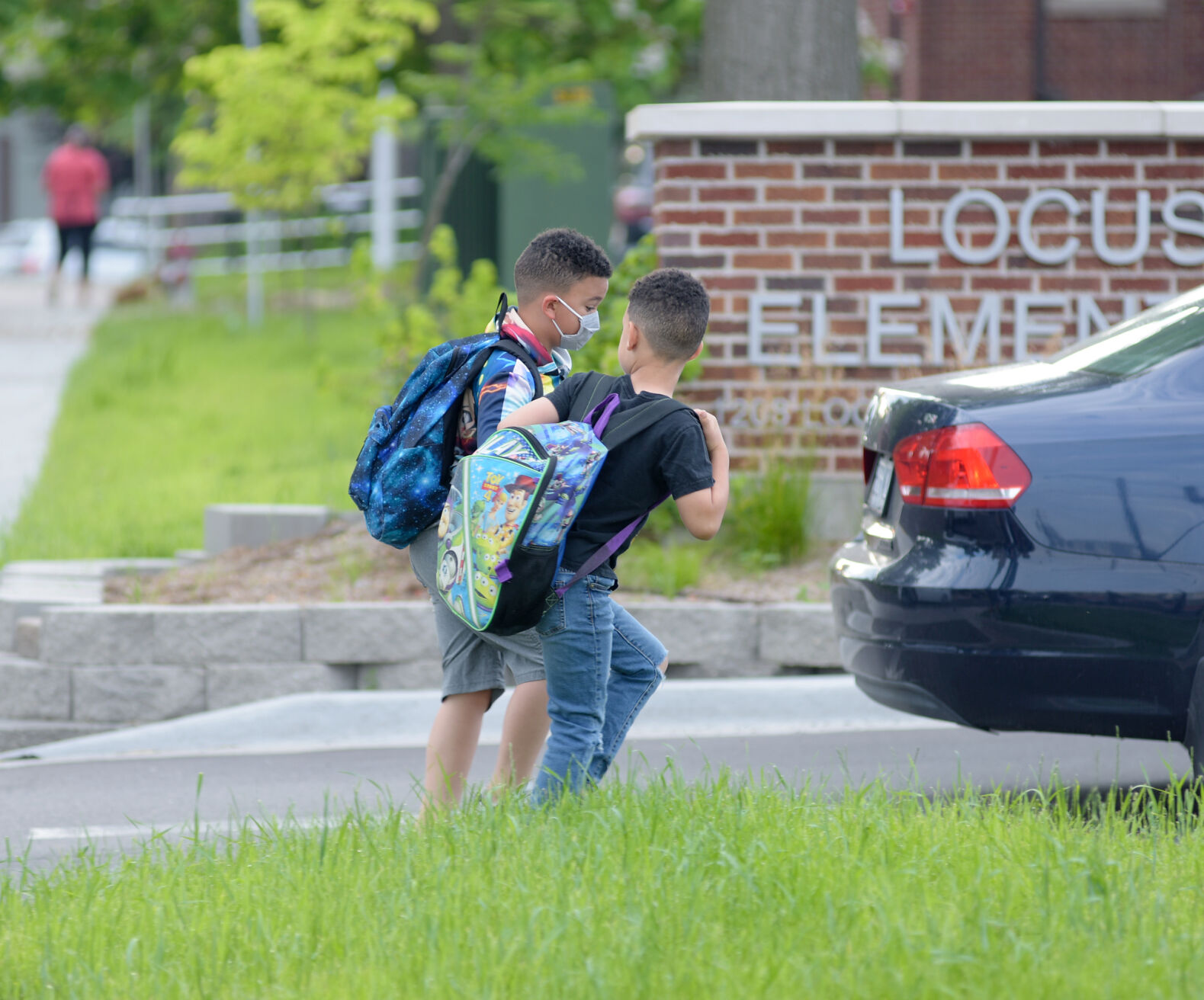 Students walk into Locust Street Elementary